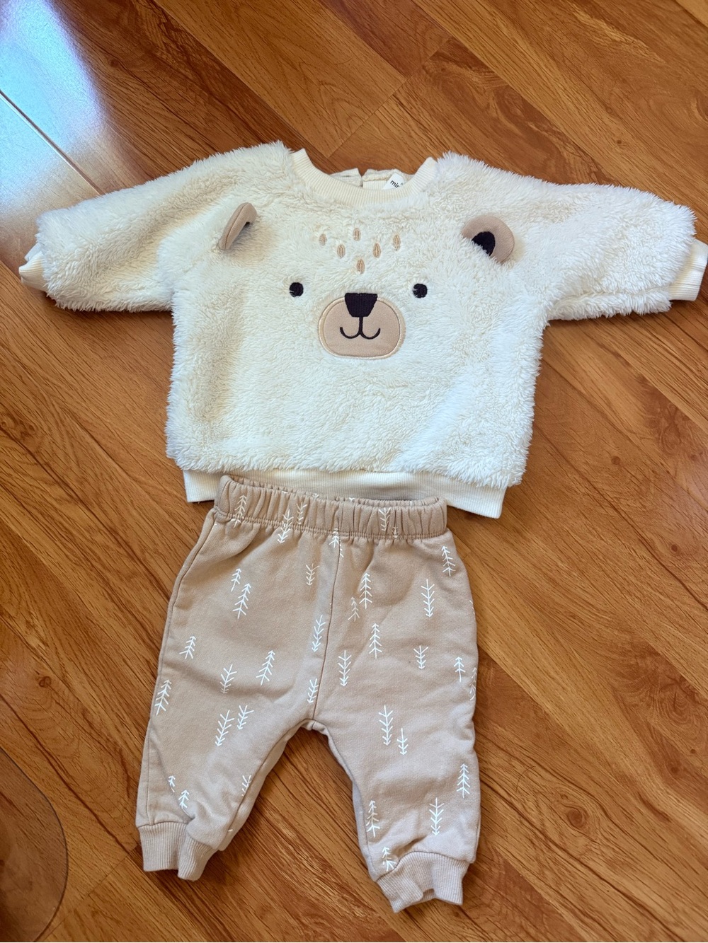 Baby Girl Box gender neutral Cozy Bear Sherpa sweater and jogger Set 3M